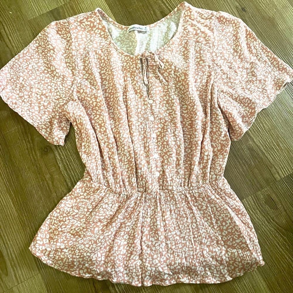 Abercrombie and Fitch cinched waist pink and white top size Medium